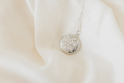 Engraved Wildflower Locket (Silver)