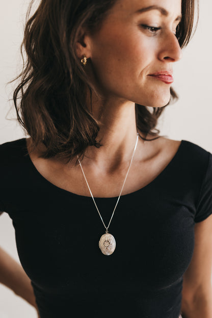 Secret Garden Oval Locket ( Silver)