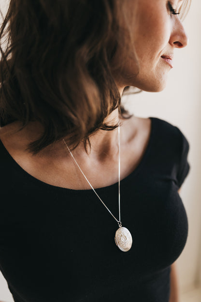 Secret Garden Oval Locket ( Silver)