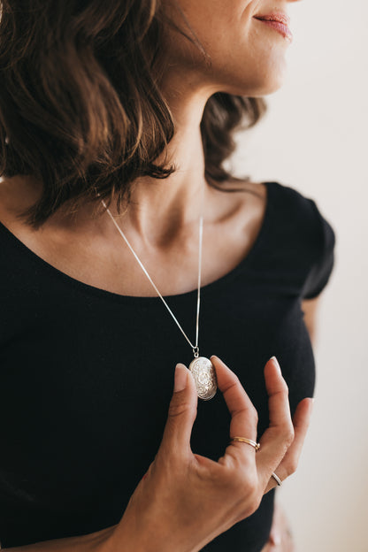 Engraved Secret Garden Oval Locket ( Silver)