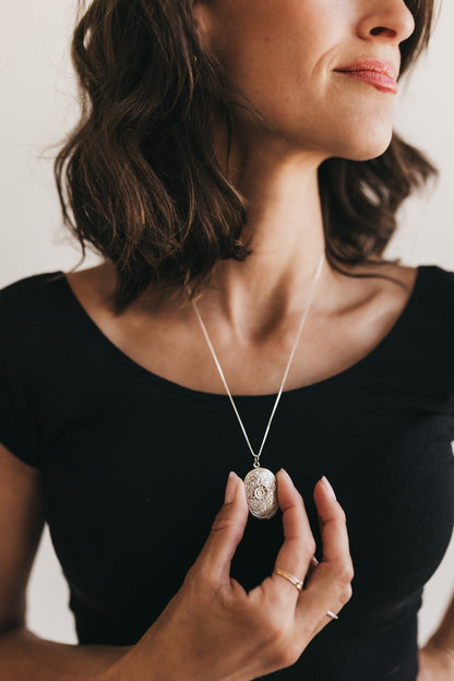 Engraved Secret Garden Oval Locket ( Silver)