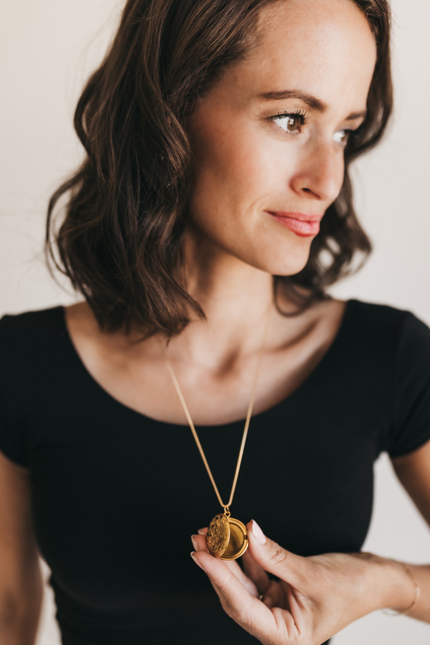 Engraved Wildflower Locket (Gold)