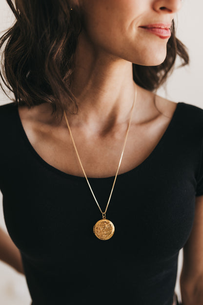 Engraved Wildflower Locket (Gold)