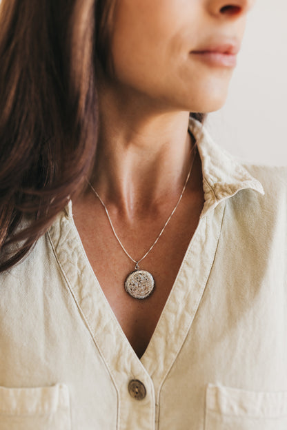 Engraved Wildflower Locket (Silver)