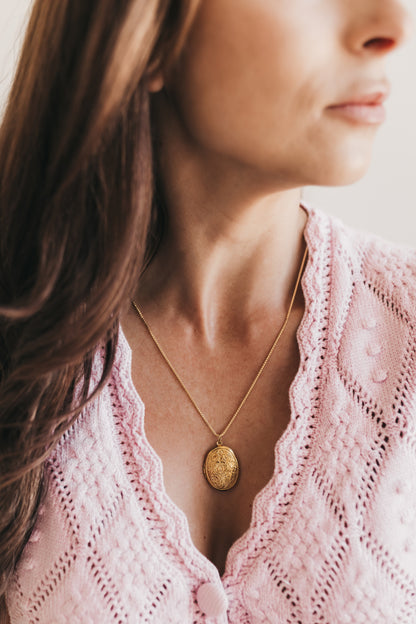 Secret Garden Oval Locket (Gold)