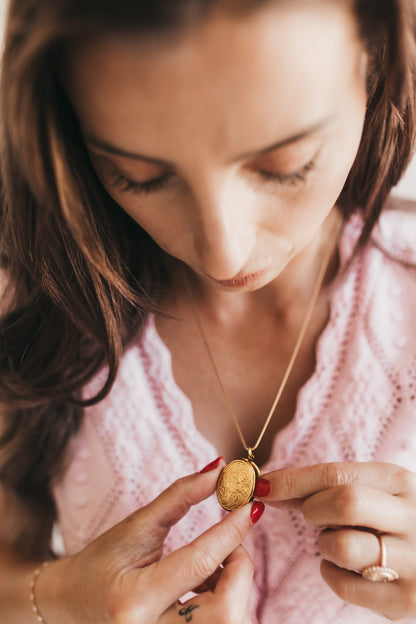 Engraved Secret Garden Oval Locket (Gold)