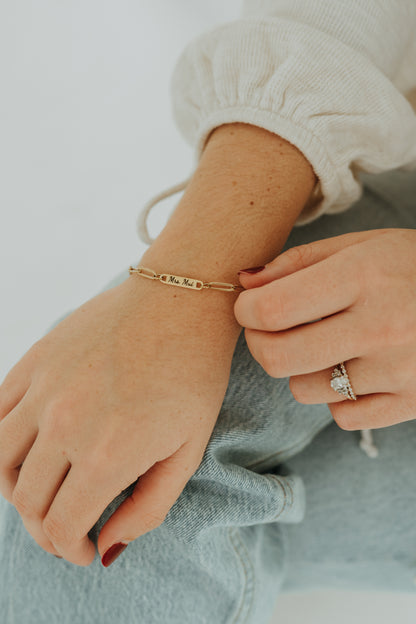 Engraved 1 Bar Bracelet - Paperclip