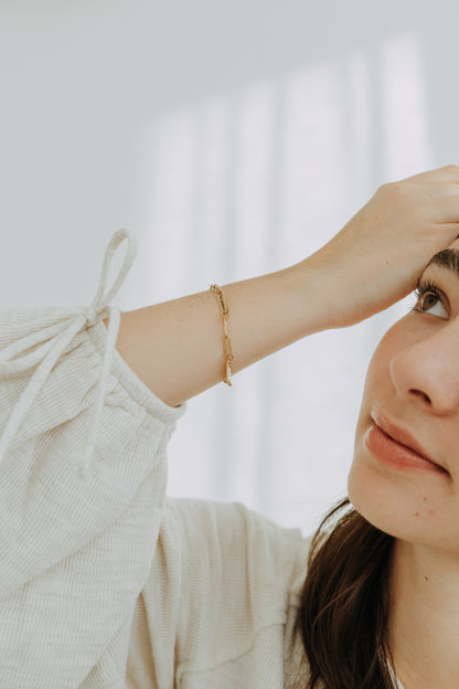 Engraved 2 Bar Bracelet - Paperclip