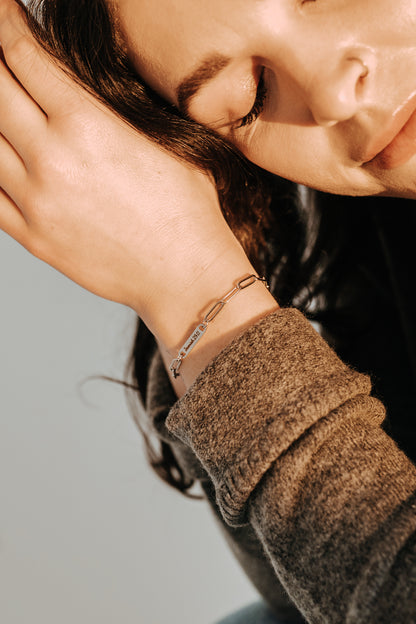 Engraved 1 Bar Bracelet - Silver Paperclip