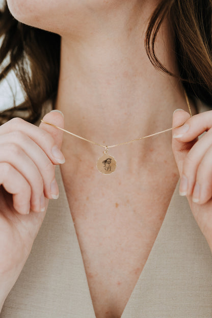 Handwritten Engraved Scalloped Circle