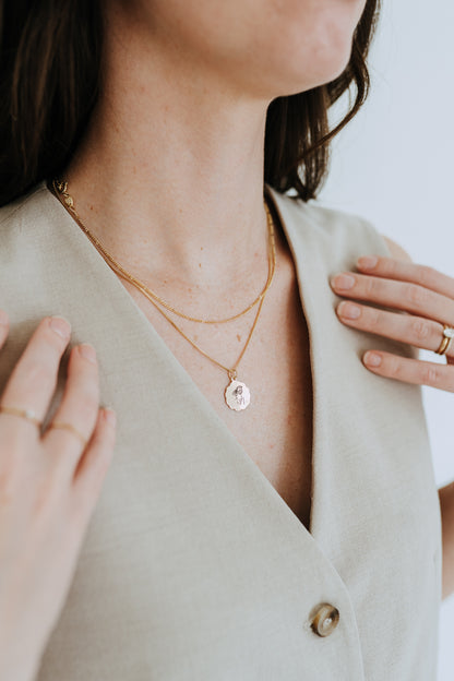 Handwritten Engraved Scalloped Circle