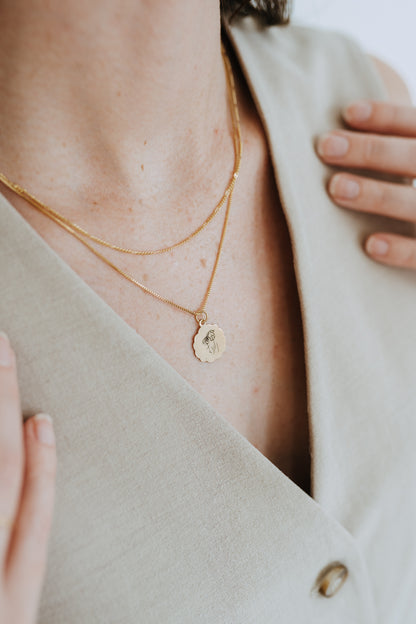 Handwritten Engraved Scalloped Circle