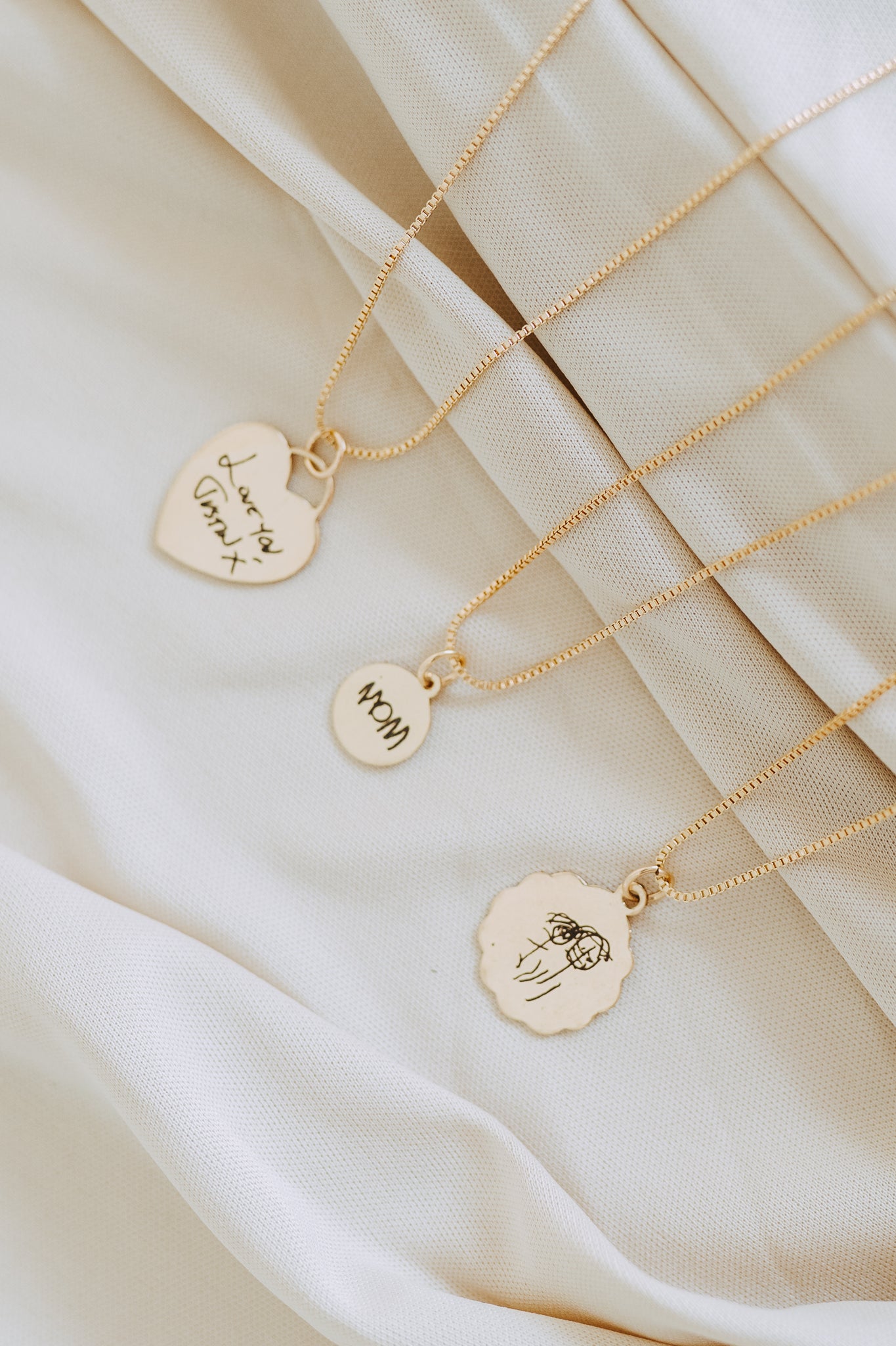 Handwritten Engraved Scalloped Circle