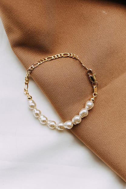 Figaro + Pearl Bracelet