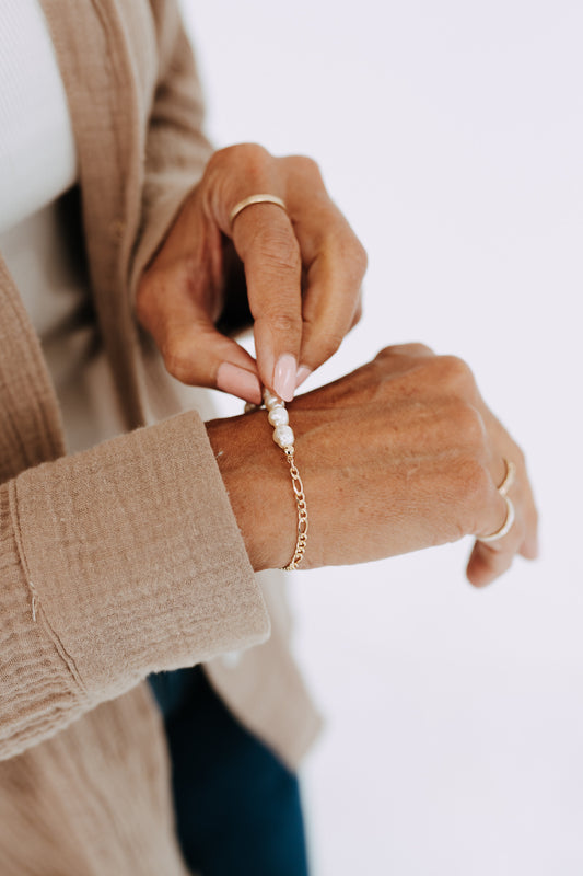 Figaro + Pearl Bracelet