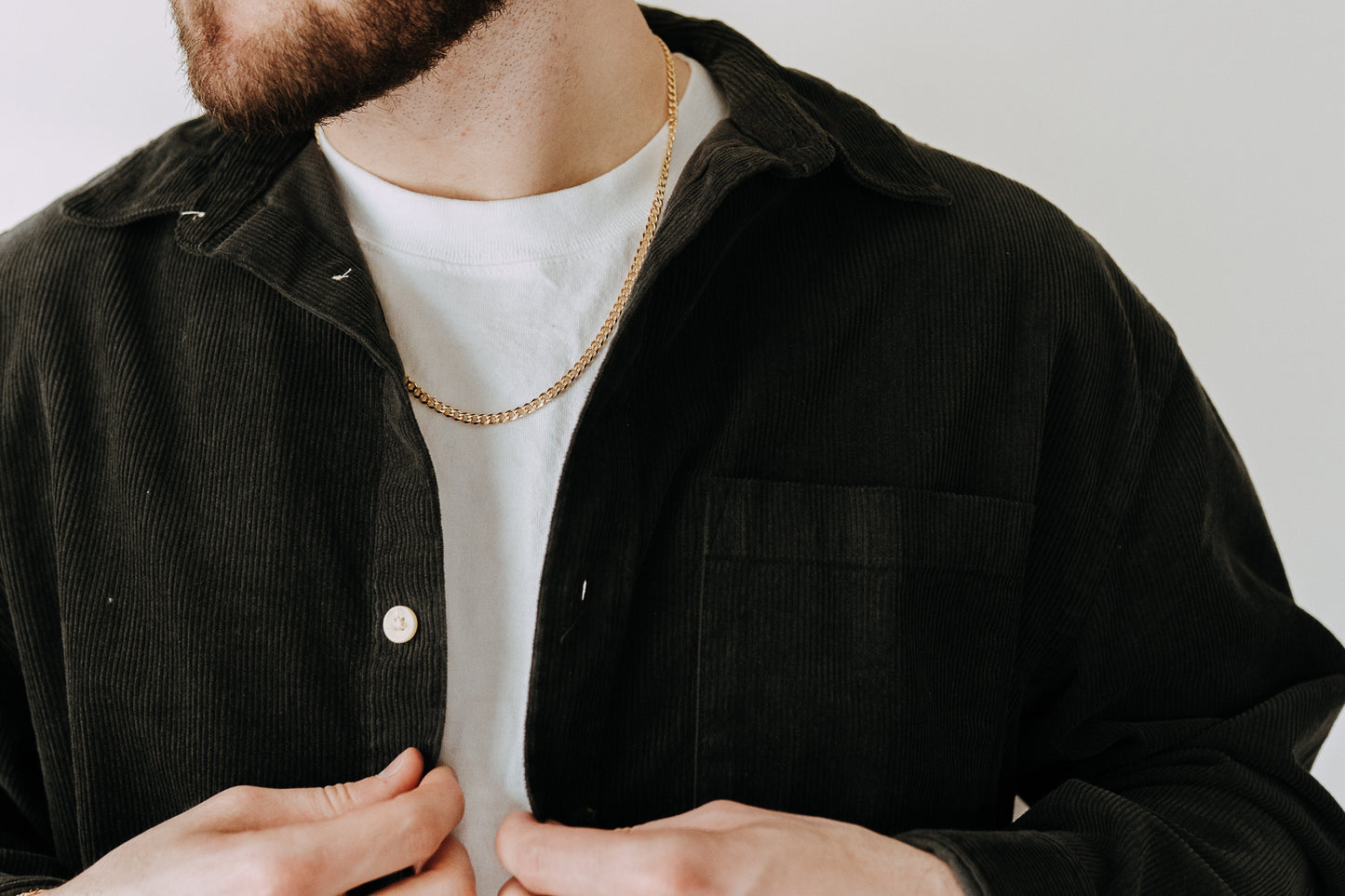 Men’s gold chain necklace with sleek curb design and high-shine finish