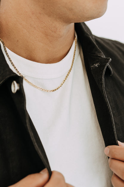 Close-up of sleek 3mm gold filled chain necklace for everyday men’s jewelry