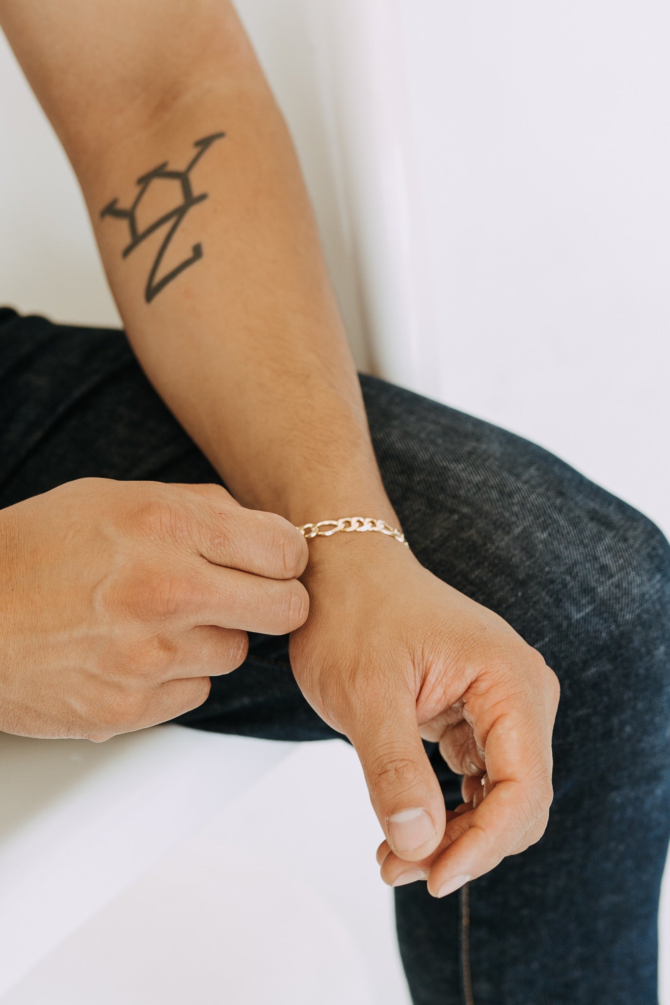 Men’s chunky Figaro bracelet with high-shine gold links and durable everyday design