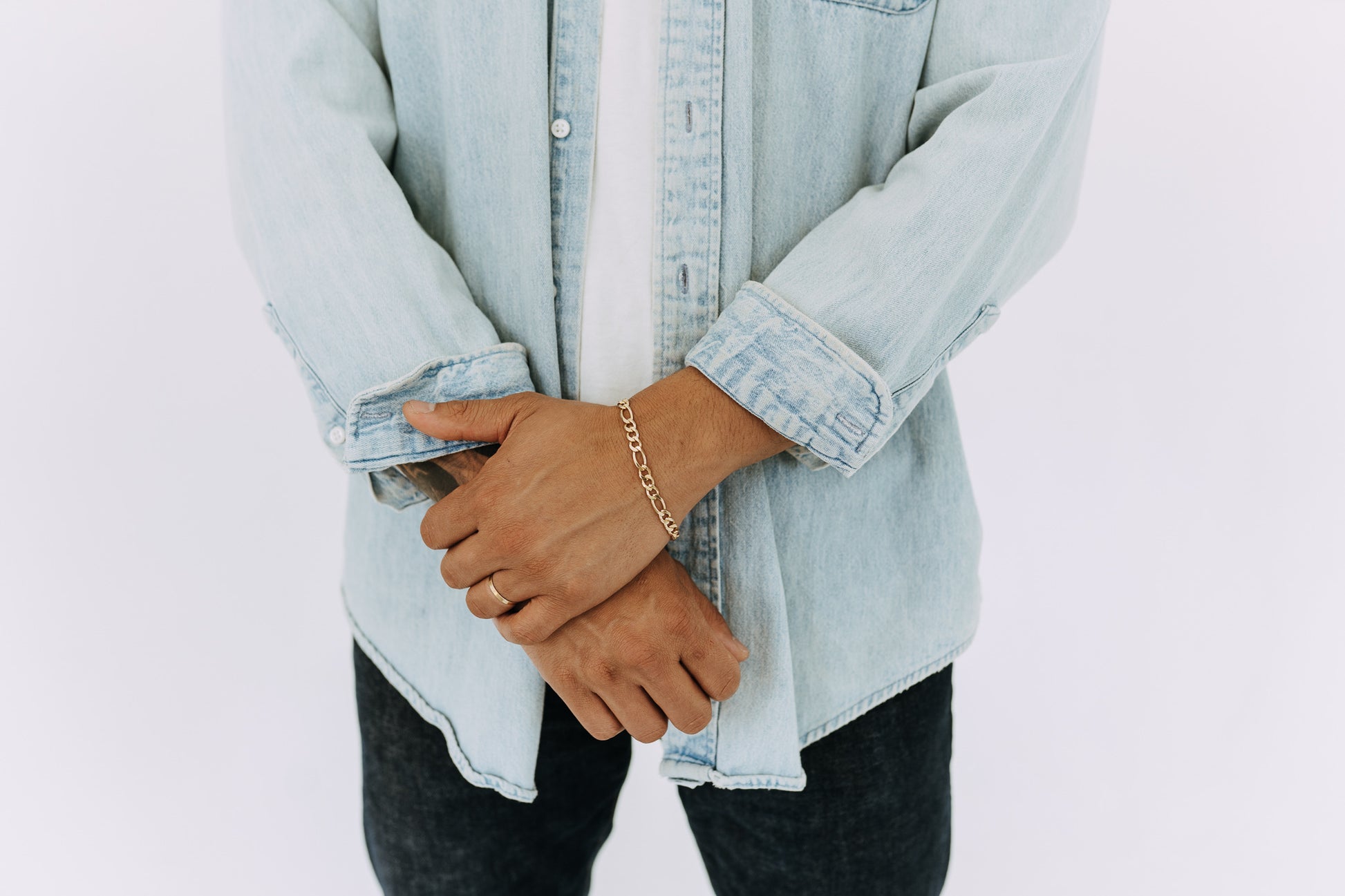 Waterproof gold Figaro bracelet for men styled with relaxed casual streetwear