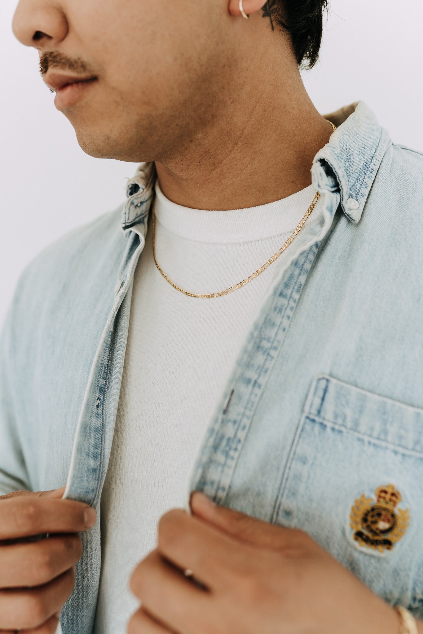 Everyday men’s gold chain necklace styled casually with modern streetwear